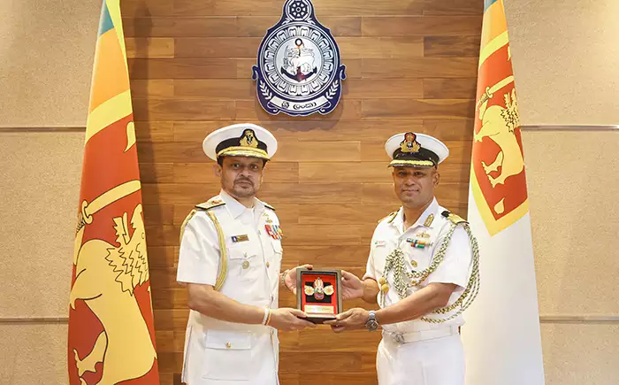 இலங்கையிலுள்ள இந்திய உயர்ஸ்தானிகராலயத்தின் பாதுகாப்பு ஆலோசகர் கடற்படை தளபதியை சந்தித்தார்