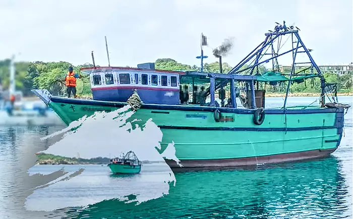 இலங்கை கடற்பரப்பில் சட்டவிரோதமாக மீன்பிடியில் ஈடுபட்ட இந்திய மீனவர்களும் அவர்களது படகும் காங்கேசன்துறை துறைமுகத்திற்கு கொண்டு வரப்பட்டன