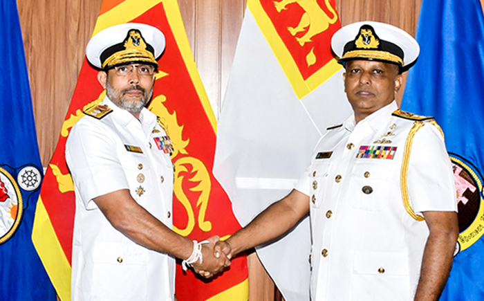 ඡායාරූපය- ගිනිකොන නාවික විධානයේ අභිනව ආඥාපති ලෙස රියර් අද්මිරාල් නිමල් රණසිංහ වැඩ භාර ගනියි