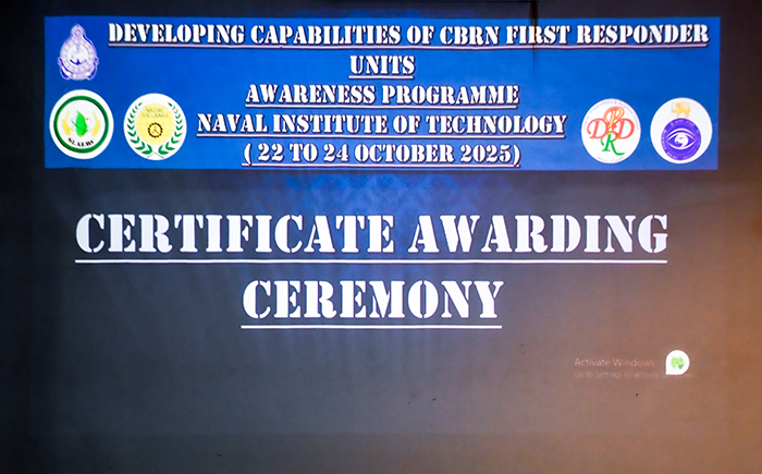 ඡායාරූපය- රසායනික, ජීව විද්‍යාත්මක, විකිරණ සහ න්‍යෂ්ටික උපද්‍රව පිළිබඳ දැනුවත් කිරීමේ වැඩසටහනක් නාවික තාක්‍ෂණික ආයතනයේදී