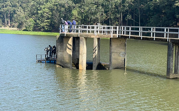 Navy divers restore reservoir sluice gate of Bomburuella Reservoir