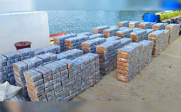 Navy intercepts 03 dinghies for smuggling 1,349,640 prescription drugs in Kalpitiya seas